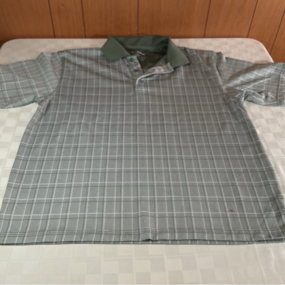 💜 Men’s Grand slam golf shirt size large